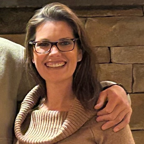 Meet your Posher, Amanda - Picture 3 of 3